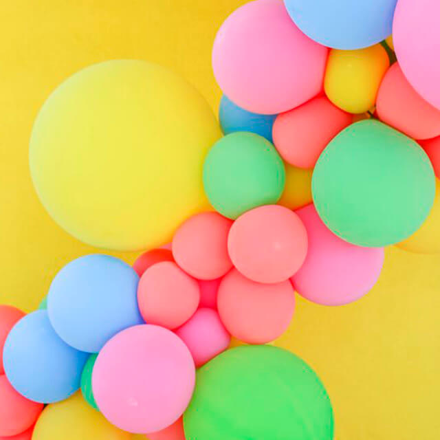 Bouquets de globos. Combina tus colores favoritos y agrega alguno con una forma más especial acorde a tu temática