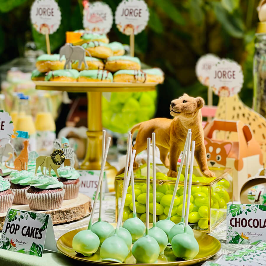 Decoración de evento de comunión de temática Safari